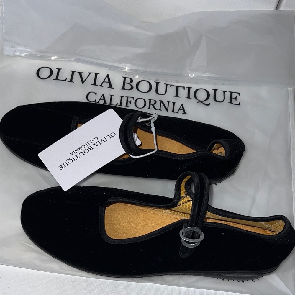 NWT Olivia Boutique California Roselyn black velvet Mary Jane ballet flats 39